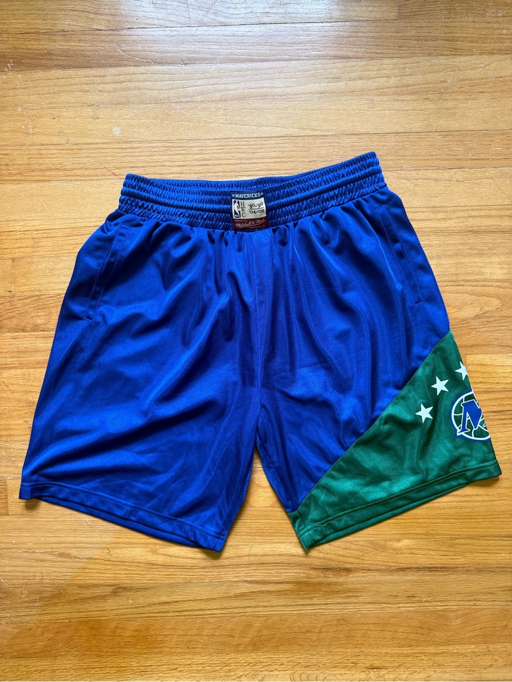 Men’s Mitchell & Ness Retro Dallas Mavericks Shorts